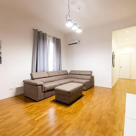 Casa Di Dada - Statua *